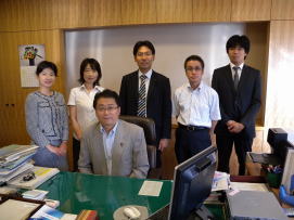 民主党東京第２２区総支部政策調査会 で山花外務大臣政務官室を訪問