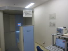 体内の放射性物質を検出する ホールボディカウンター