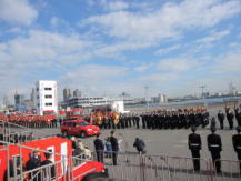 東京湾沿岸で行われた東京消防庁の出初式