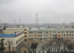 分教室の窓から見た武蔵台特別 支援学校