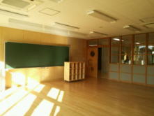 木材が多く使用された教室